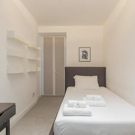 Xenia - Modern Three-room In Moscova Area 公寓