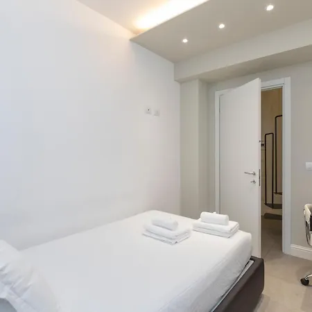Xenia - Modern Three-room In Moscova Area Daire Milano