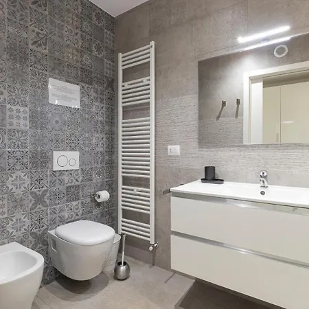 Xenia - Modern Three-room In Moscova Area Milano